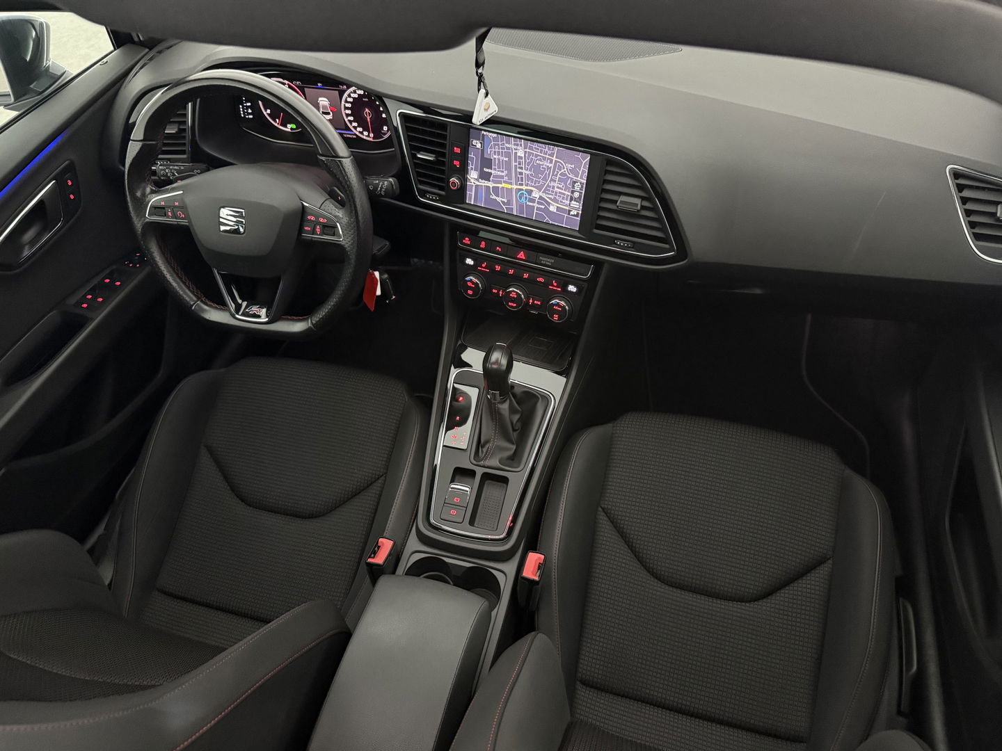 SEAT Leon 2.0 191PK TSI FR | Pano | Sfeerverl. | Virtual | Carplay | Camera | Stoelverw. | Navi | Cruise