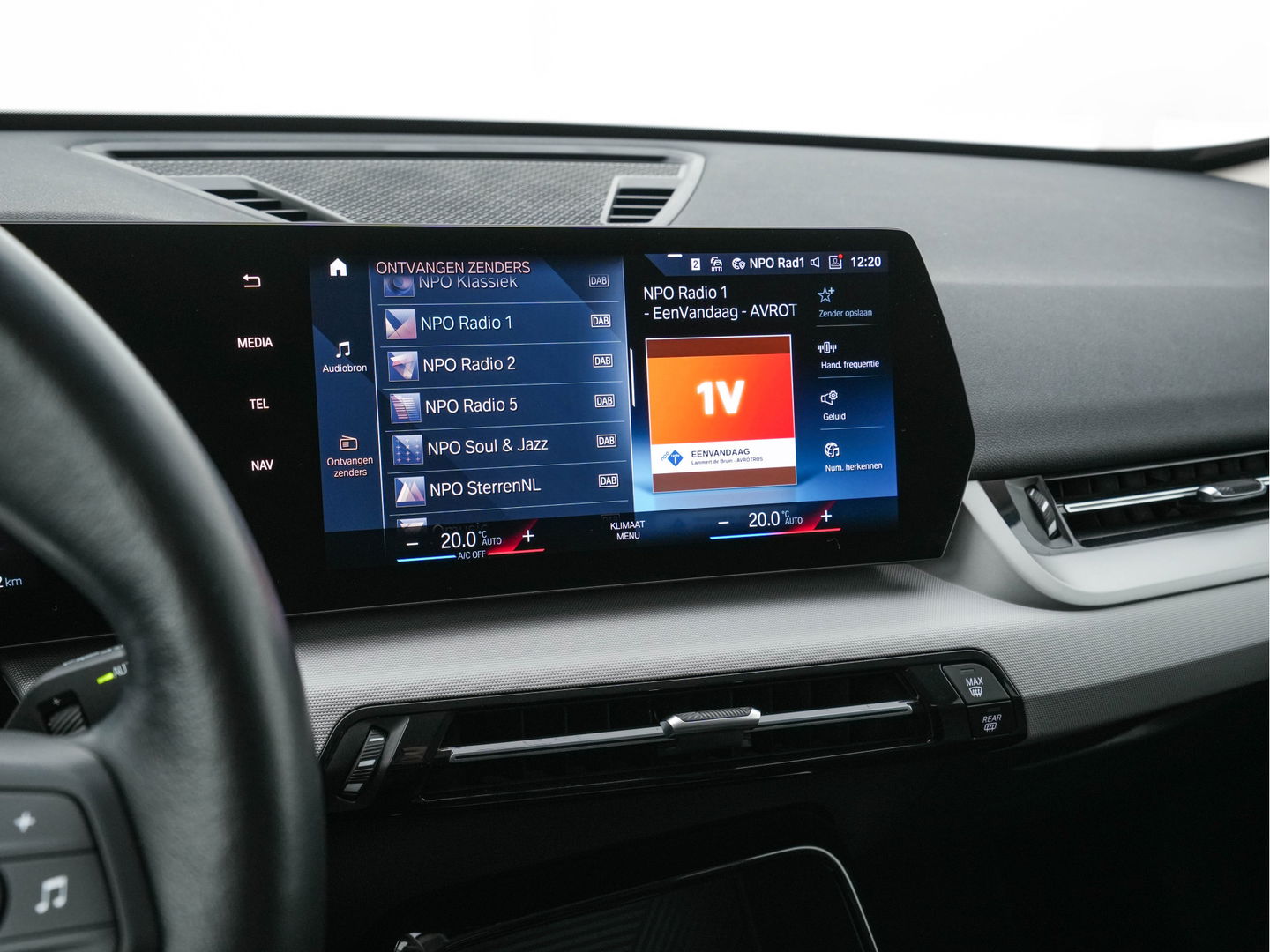 BMW iX1 xDrive30 Launch Edition 67 kWh [ 3-Fase-11kW ] {SOH-100%} (INCL-BTW) Aut. *FULL-LED | DIGI-COCKPIT | DAB+ | NAVI-FULLMAP | PRIVACYGLASS | COMFORTSEATS | ECC | PDC | CRUISE | 18''ALU*