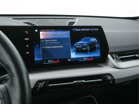 BMW iX1 xDrive30 Launch Edition 67 kWh [ 3-Fase-11kW ] {SOH-100%} (INCL-BTW) Aut. *FULL-LED | DIGI-COCKPIT | DAB+ | NAVI-FULLMAP | PRIVACYGLASS | COMFORTSEATS | ECC | PDC | CRUISE | 18''ALU*