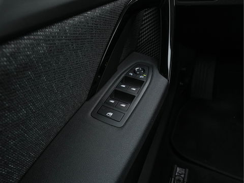 BMW iX1 xDrive30 Launch Edition 67 kWh [ 3-Fase-11kW ] {SOH-100%} (INCL-BTW) Aut. *FULL-LED | DIGI-COCKPIT | DAB+ | NAVI-FULLMAP | PRIVACYGLASS | COMFORTSEATS | ECC | PDC | CRUISE | 18''ALU*