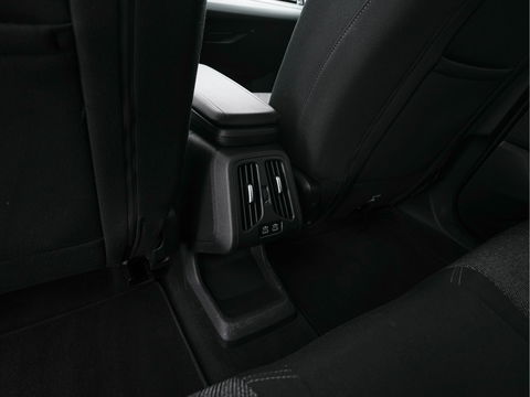 BMW iX1 xDrive30 Launch Edition 67 kWh [ 3-Fase-11kW ] {SOH-100%} (INCL-BTW) Aut. *FULL-LED | DIGI-COCKPIT | DAB+ | NAVI-FULLMAP | PRIVACYGLASS | COMFORTSEATS | ECC | PDC | CRUISE | 18''ALU*