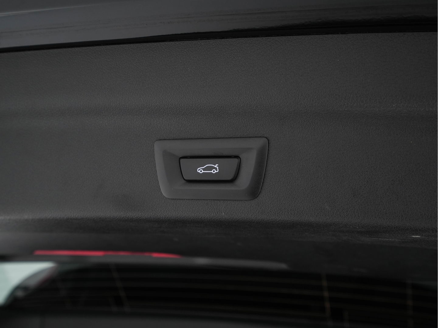 BMW iX1 xDrive30 Launch Edition 67 kWh [ 3-Fase-11kW ] {SOH-100%} (INCL-BTW) Aut. *FULL-LED | DIGI-COCKPIT | DAB+ | NAVI-FULLMAP | PRIVACYGLASS | COMFORTSEATS | ECC | PDC | CRUISE | 18''ALU*