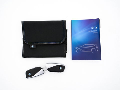 BMW iX1 xDrive30 Launch Edition 67 kWh [ 3-Fase-11kW ] {SOH-100%} (INCL-BTW) Aut. *FULL-LED | DIGI-COCKPIT | DAB+ | NAVI-FULLMAP | PRIVACYGLASS | COMFORTSEATS | ECC | PDC | CRUISE | 18''ALU*