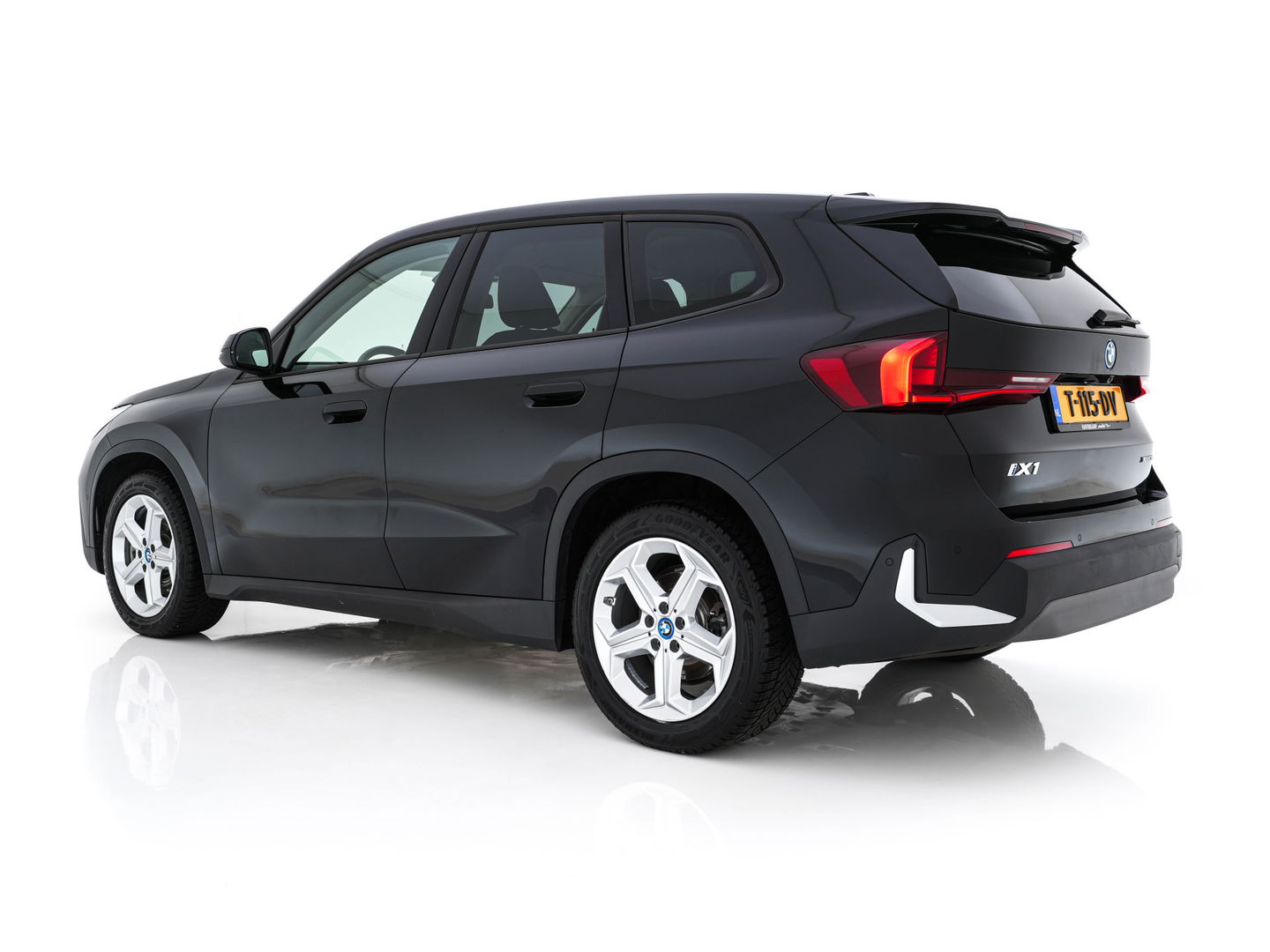 BMW iX1 xDrive30 Launch Edition 67 kWh [ 3-Fase-11kW ] {SOH-100%} (INCL-BTW) Aut. *FULL-LED | DIGI-COCKPIT | DAB+ | NAVI-FULLMAP | PRIVACYGLASS | COMFORTSEATS | ECC | PDC | CRUISE | 18''ALU*