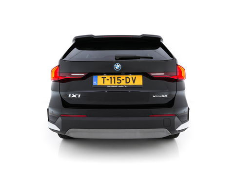 BMW iX1 xDrive30 Launch Edition 67 kWh [ 3-Fase-11kW ] {SOH-100%} (INCL-BTW) Aut. *FULL-LED | DIGI-COCKPIT | DAB+ | NAVI-FULLMAP | PRIVACYGLASS | COMFORTSEATS | ECC | PDC | CRUISE | 18''ALU*
