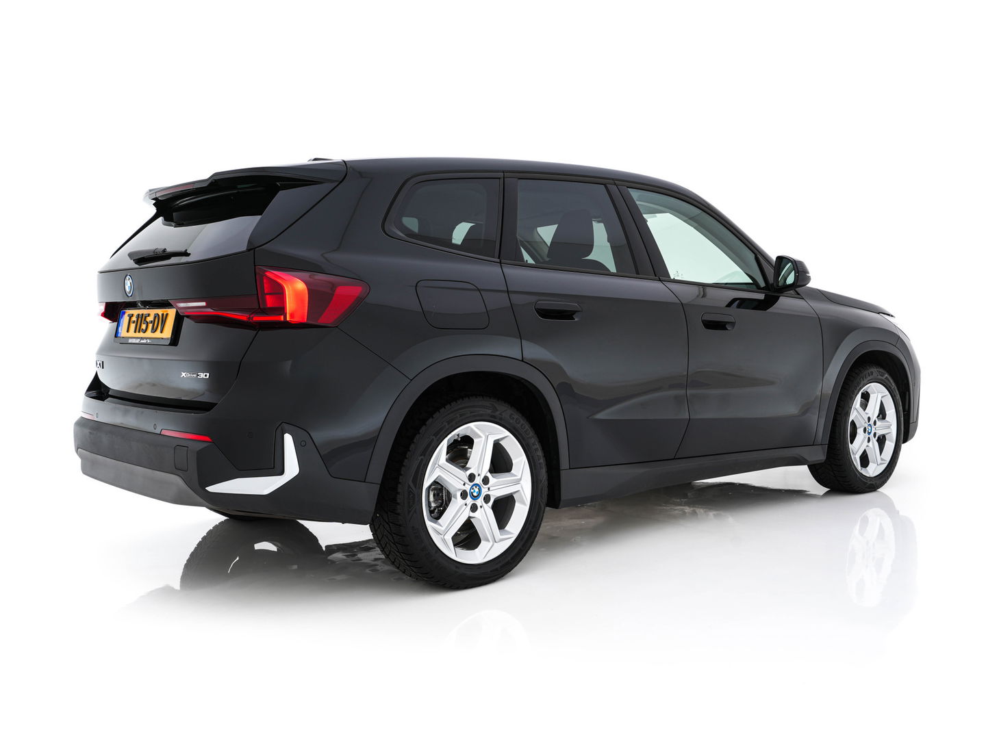 BMW iX1 xDrive30 Launch Edition 67 kWh [ 3-Fase-11kW ] {SOH-100%} (INCL-BTW) Aut. *FULL-LED | DIGI-COCKPIT | DAB+ | NAVI-FULLMAP | PRIVACYGLASS | COMFORTSEATS | ECC | PDC | CRUISE | 18''ALU*