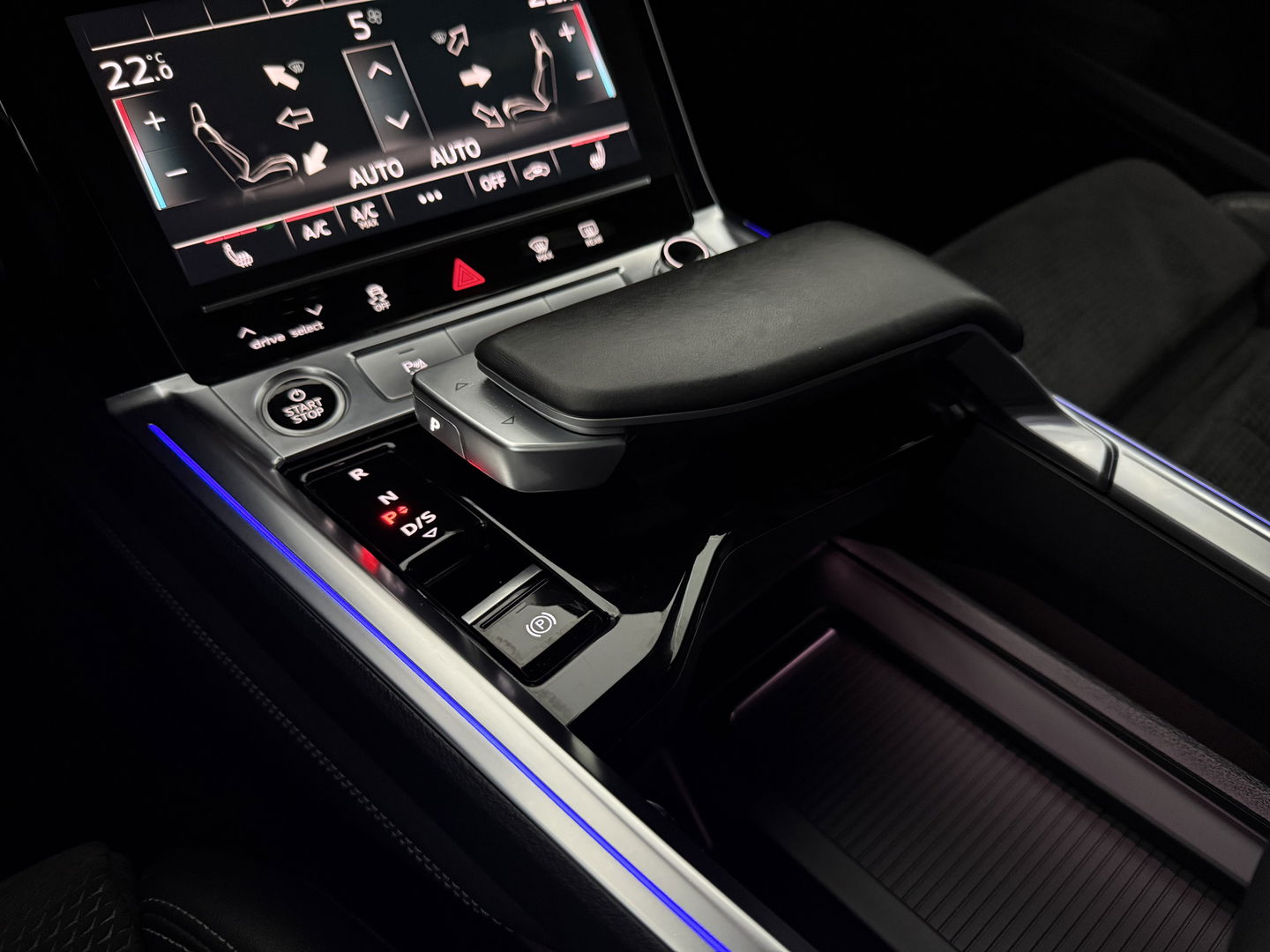 Audi e-tron 55 Quattro S-line 408PK 95 kWh | SOH 86% | Snelladen | Pano | Memory | Sfeer | 360° | Trekh. | Virtual | Carplay | NAP