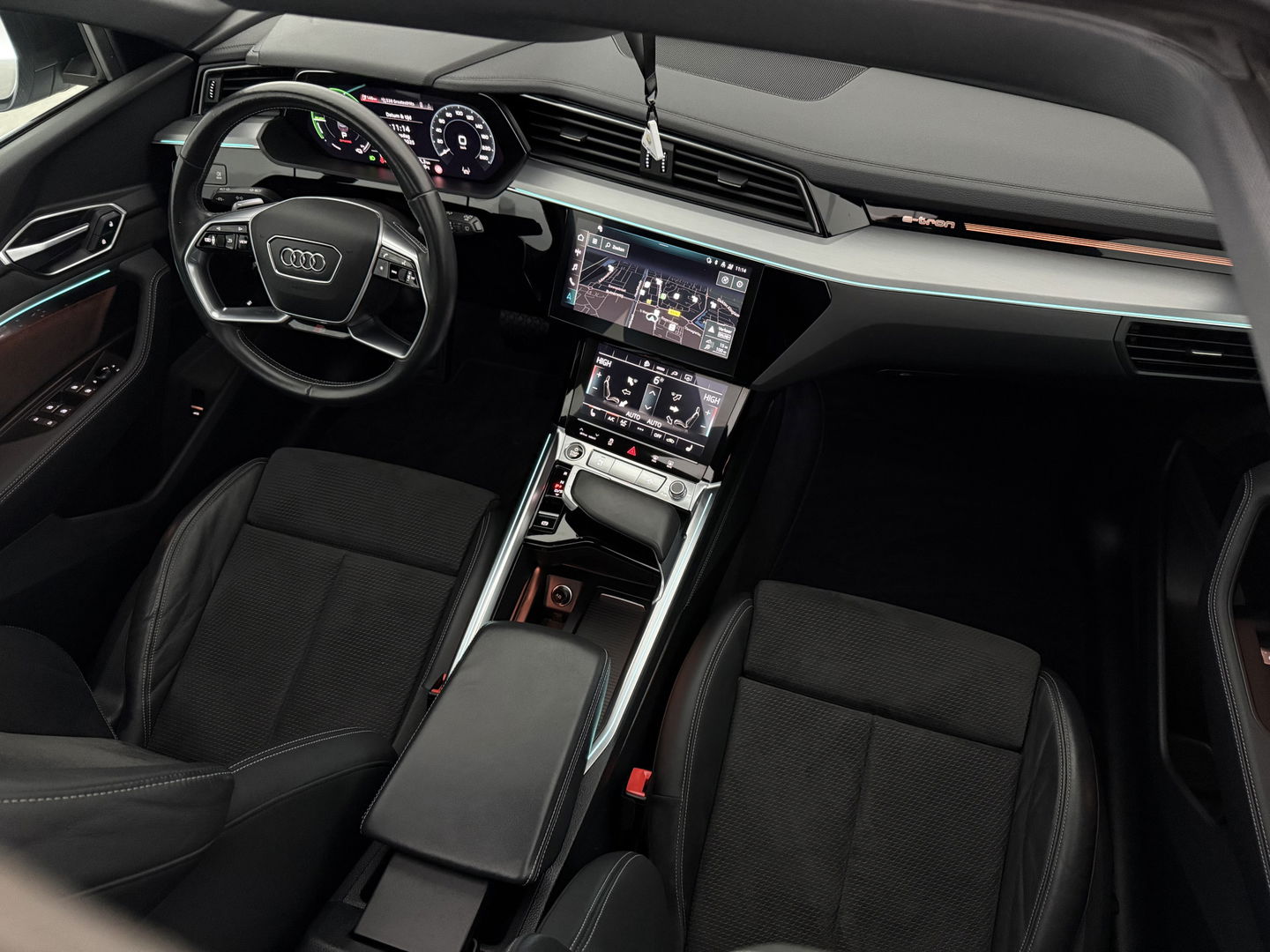 Audi e-tron 55 Quattro S-line 408PK 95 kWh | SOH 86% | Snelladen | Pano | Memory | Sfeer | 360° | Trekh. | Virtual | Carplay | NAP