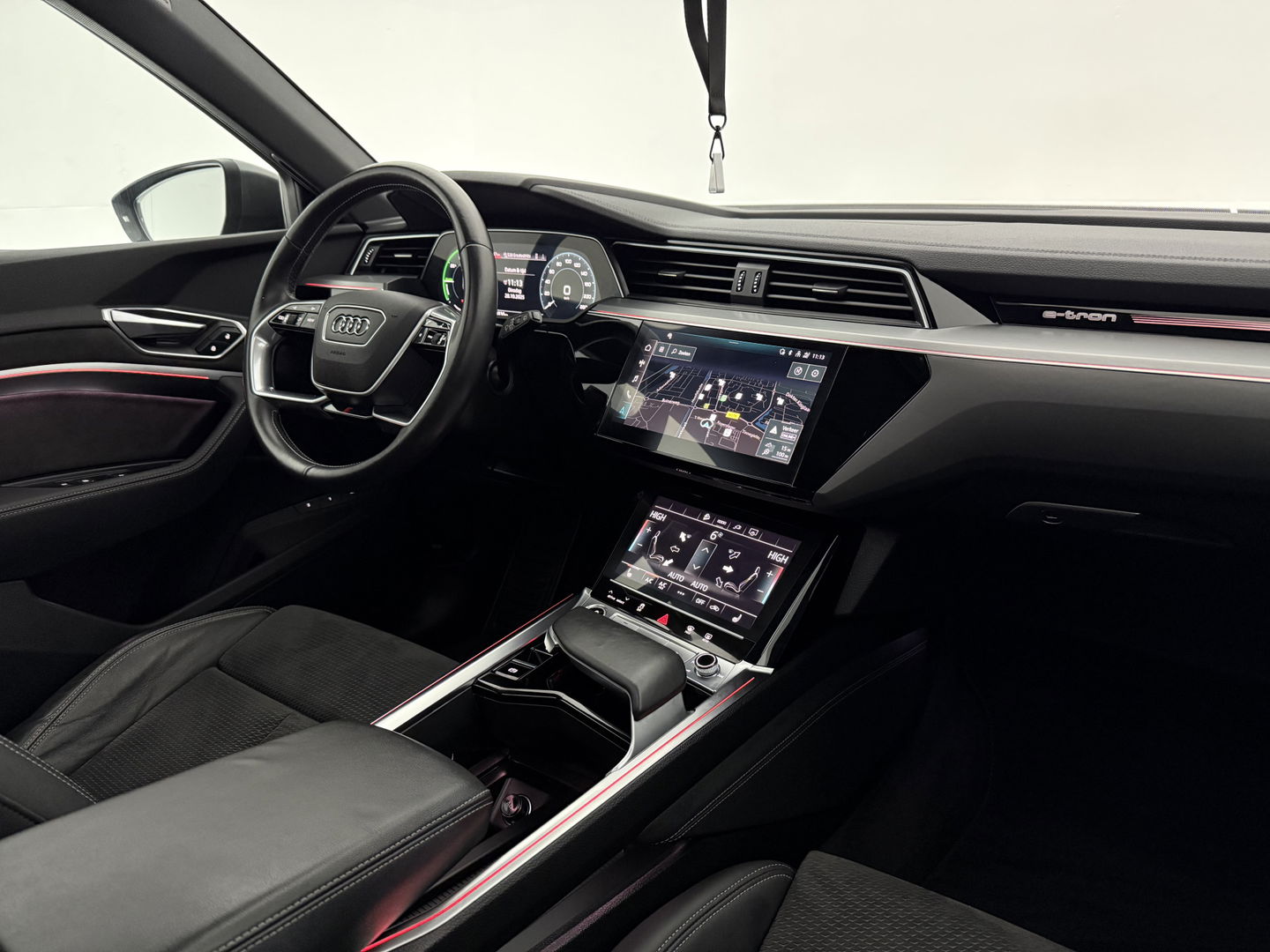 Audi e-tron 55 Quattro S-line 408PK 95 kWh | SOH 86% | Snelladen | Pano | Memory | Sfeer | 360° | Trekh. | Virtual | Carplay | NAP