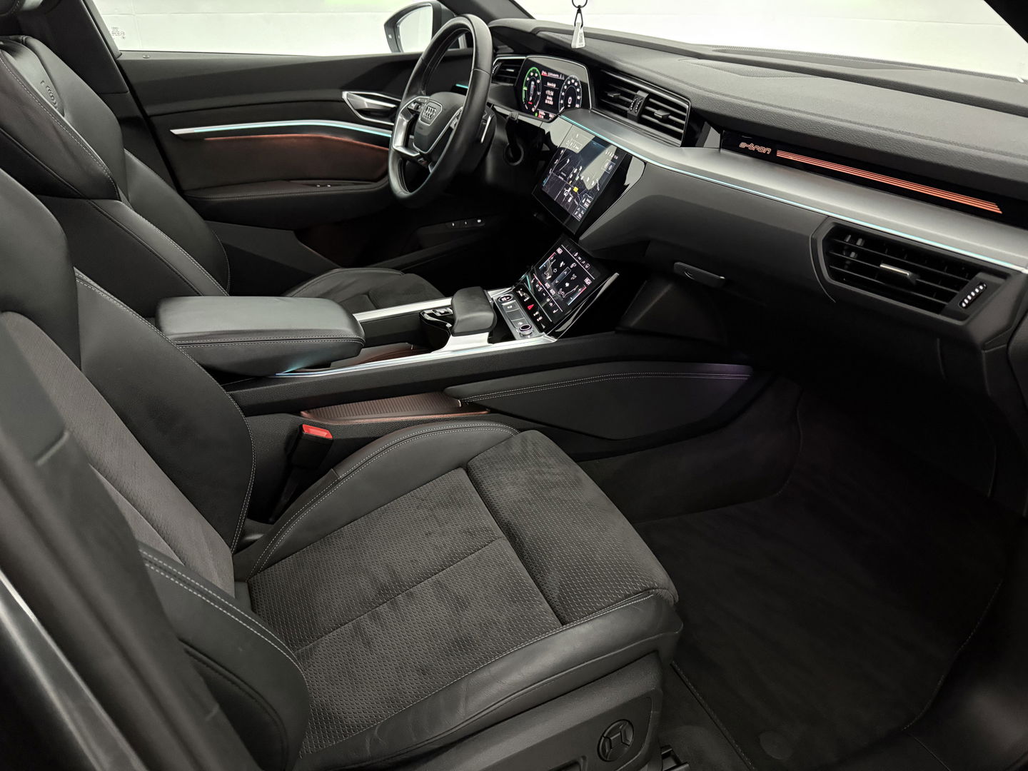 Audi e-tron 55 Quattro S-line 408PK 95 kWh | SOH 86% | Snelladen | Pano | Memory | Sfeer | 360° | Trekh. | Virtual | Carplay | NAP