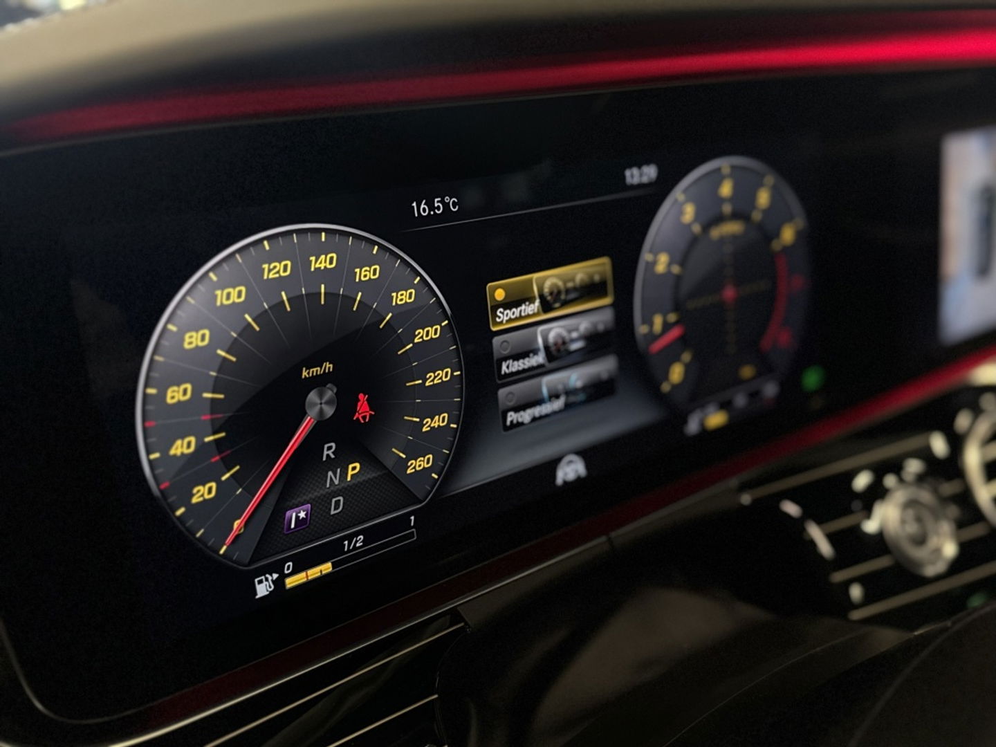 Mercedes-Benz E-Klasse Estate 400 334PK V6T 4Matic / Designo / alcantara / Burmester / 360°