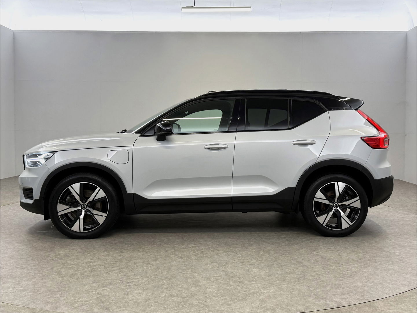 Volvo XC40 1.5 T5 Recharge R-Design | SOH 90% | Pano | H/K | Memory | Stoel/Stuurverw. | Camera | Virtual | Carplay