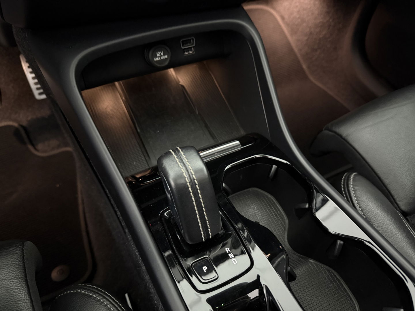 Volvo XC40 1.5 T5 Recharge R-Design | SOH 90% | Pano | H/K | Memory | Stoel/Stuurverw. | Camera | Virtual | Carplay