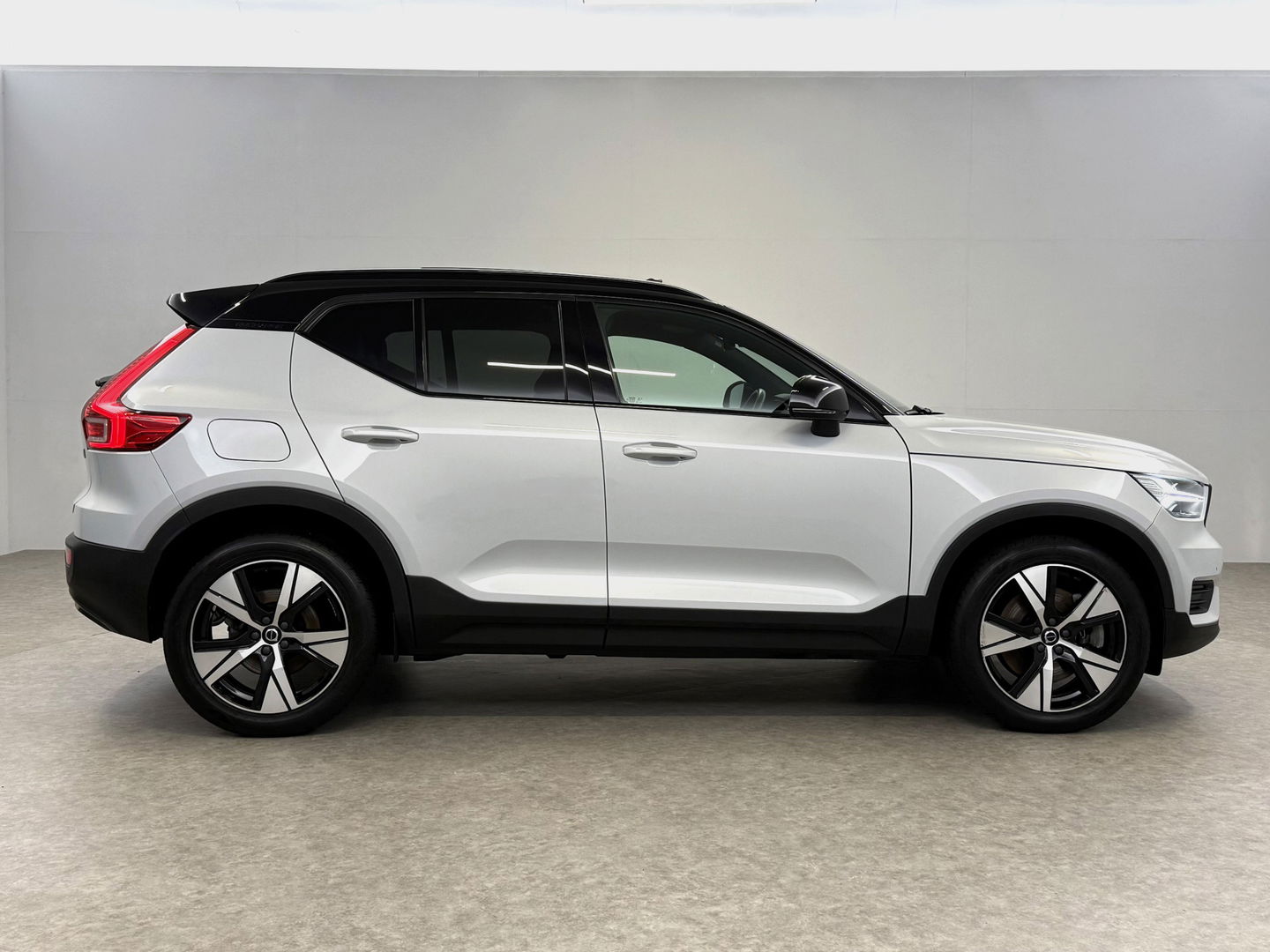 Volvo XC40 1.5 T5 Recharge R-Design | SOH 90% | Pano | H/K | Memory | Stoel/Stuurverw. | Camera | Virtual | Carplay