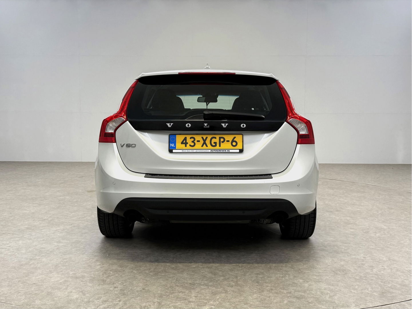 Volvo V60 1.6 T3 Momentum | APK tot 11-2026 | Cruise | Navigatie | Parkeersens | Clima | NAP