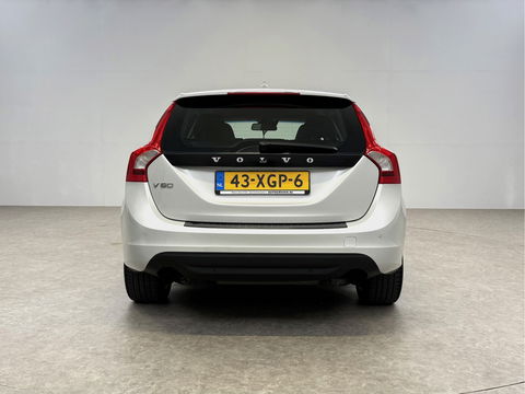Volvo V60 1.6 T3 Momentum | APK tot 11-2026 | Cruise | Navigatie | Parkeersens | Clima | NAP