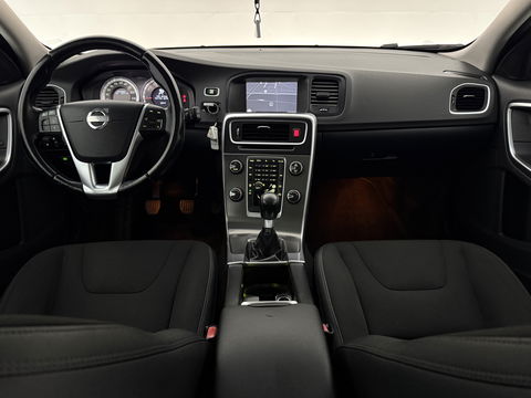 Volvo V60 1.6 T3 Momentum | APK tot 11-2026 | Cruise | Navigatie | Parkeersens | Clima | NAP