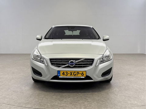 Volvo V60 1.6 T3 Momentum | APK tot 11-2026 | Cruise | Navigatie | Parkeersens | Clima | NAP