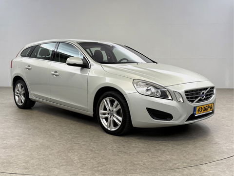Volvo V60 1.6 T3 Momentum | APK tot 11-2026 | Cruise | Navigatie | Parkeersens | Clima | NAP