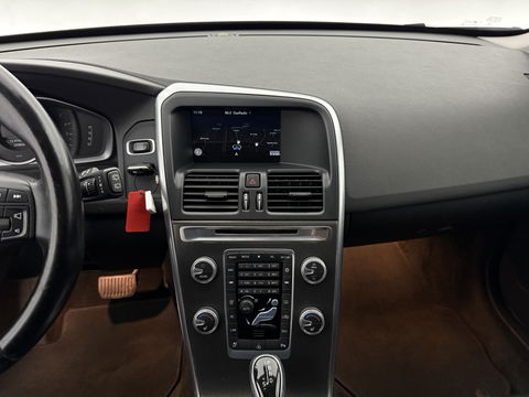 Volvo XC60 2.0 D4 FWD R-Design | Camera | Clima | Cruise | Trekh. | Stoelverw. | Navigatie