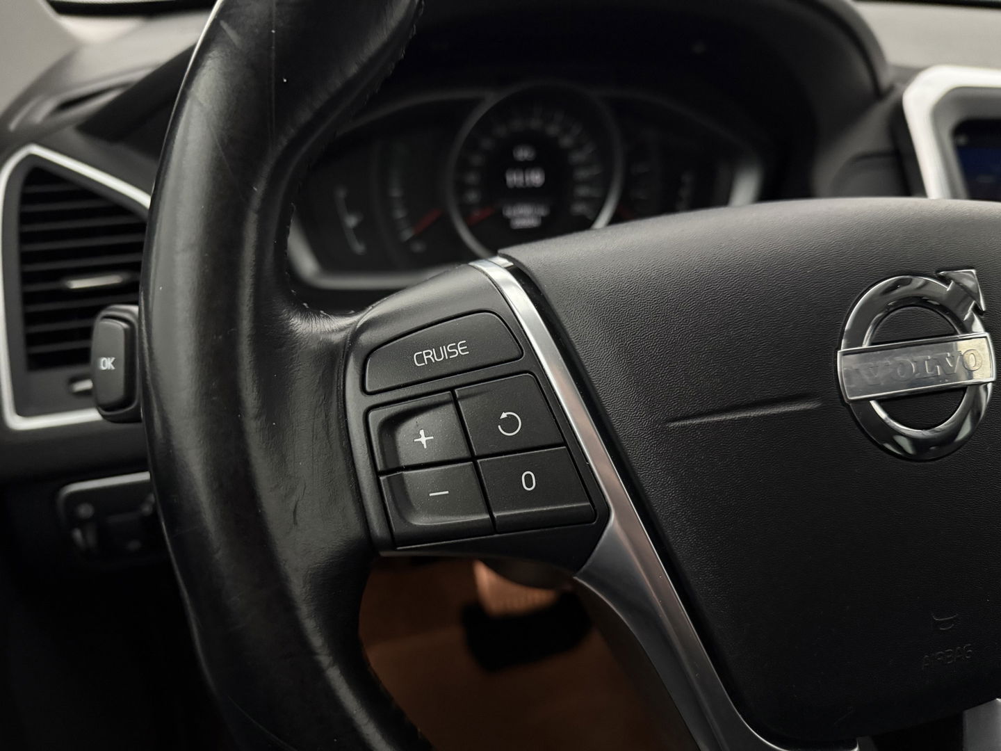 Volvo XC60 2.0 D4 FWD R-Design | Camera | Clima | Cruise | Trekh. | Stoelverw. | Navigatie