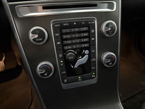 Volvo XC60 2.0 D4 FWD R-Design | Camera | Clima | Cruise | Trekh. | Stoelverw. | Navigatie