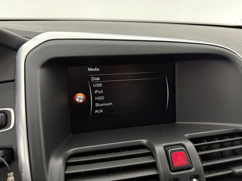 Volvo XC60 2.0 D4 FWD R-Design | Camera | Clima | Cruise | Trekh. | Stoelverw. | Navigatie