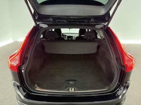 Volvo XC60 2.0 D4 FWD R-Design | Camera | Clima | Cruise | Trekh. | Stoelverw. | Navigatie