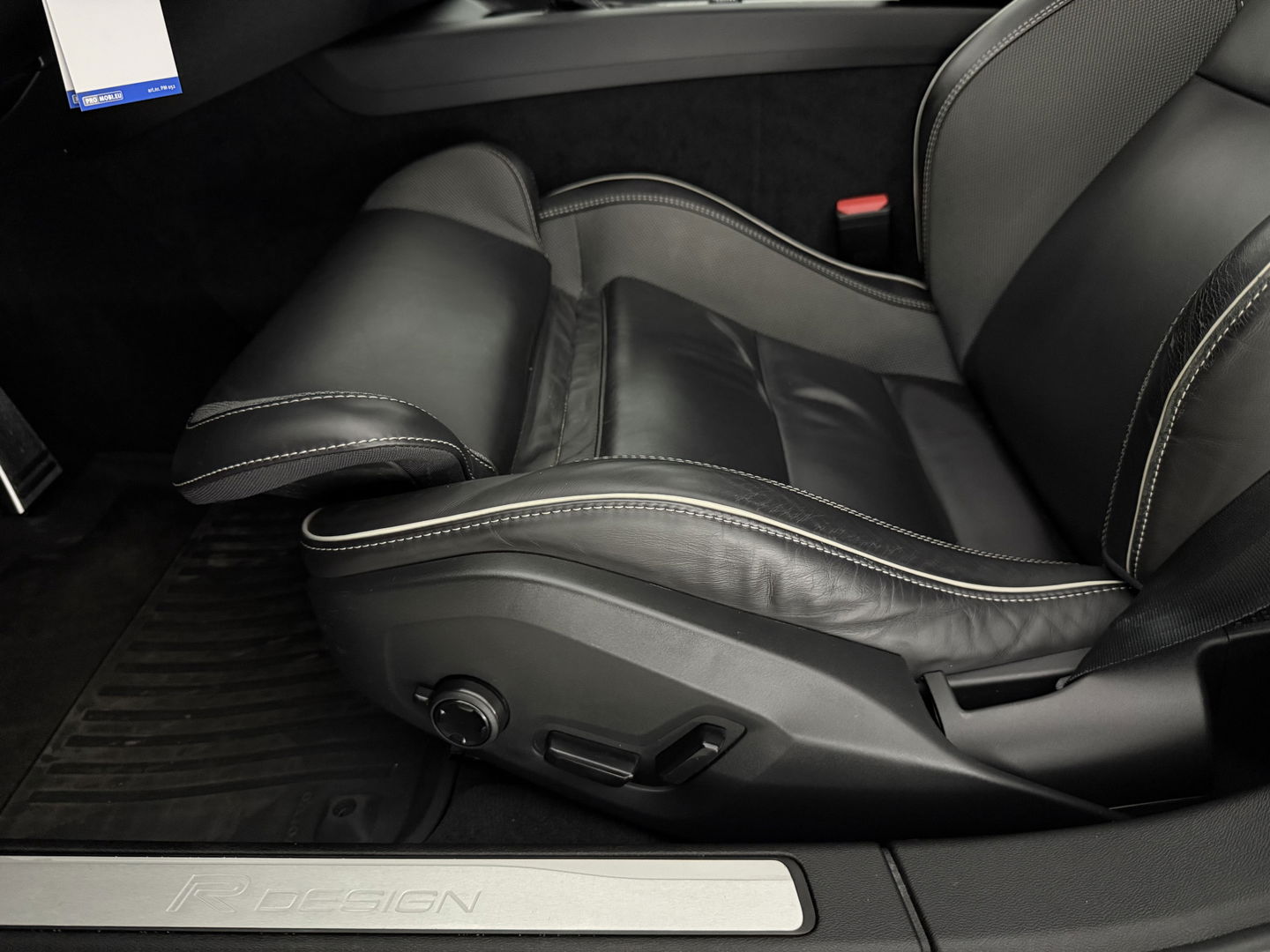 Volvo V60 2.0 T4 R-Design | Pano | Virtual | Memory | Stoelverw. | Camera | Carplay | Cruise | NAP