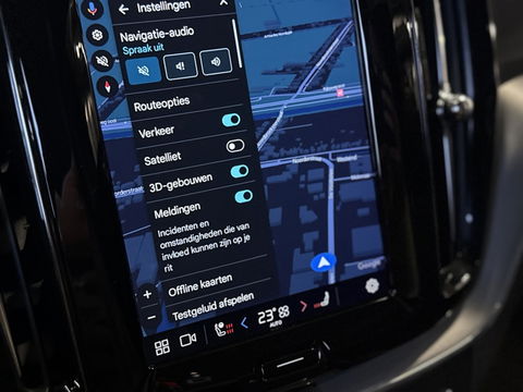 Volvo XC60 T6 341K AWD Recharge Plug-In Hybrid / R- Design / LED