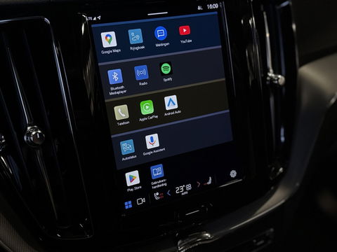 Volvo XC60 T6 341K AWD Recharge Plug-In Hybrid / R- Design / LED