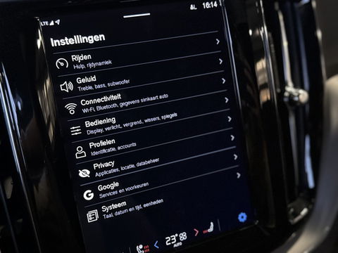 Volvo XC60 T6 341K AWD Recharge Plug-In Hybrid / R- Design / LED