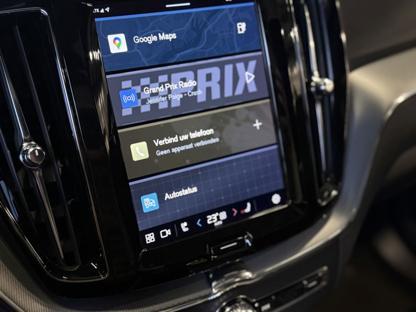 Volvo XC60 T6 341K AWD Recharge Plug-In Hybrid / R- Design / LED