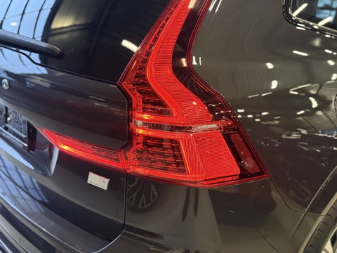 Volvo XC60 T6 341K AWD Recharge Plug-In Hybrid / R- Design / LED