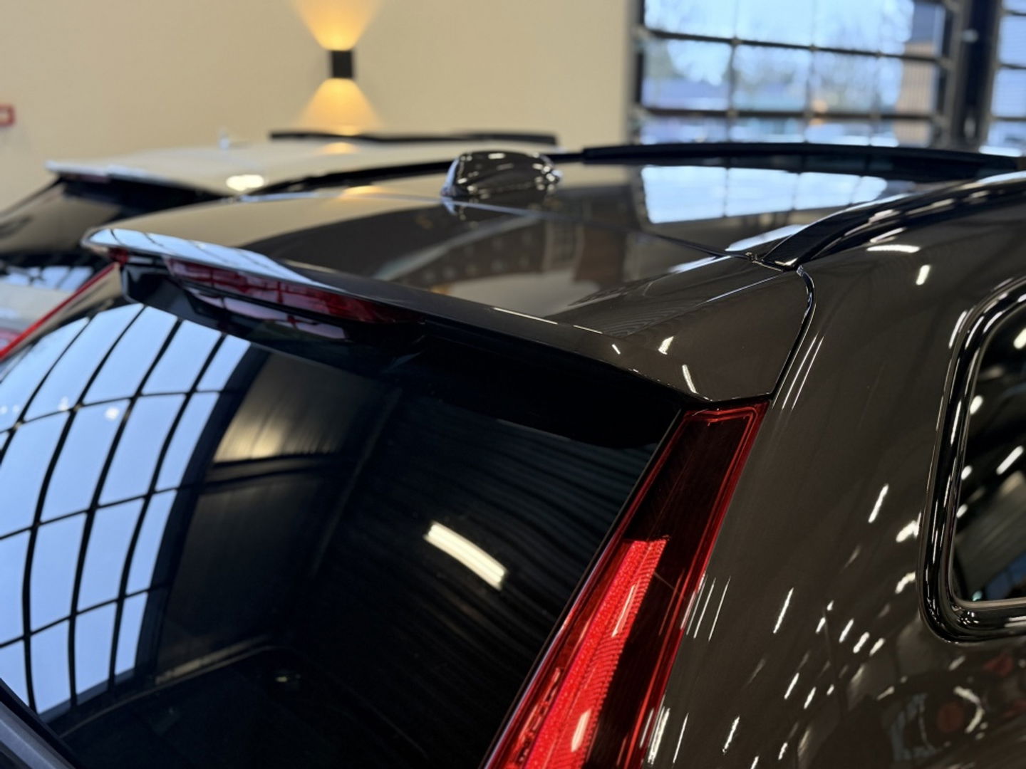 Volvo XC60 T6 341K AWD Recharge Plug-In Hybrid / R- Design / LED