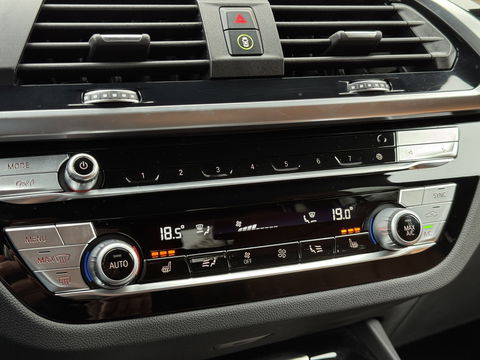 BMW iX3 High Executive 80 kWh | SOH 96,8 % | Panoramadak | Apple Carplay | Keyless | Sfeerverlichting | HUD | BLIS | Navigatie | Cruise Control |