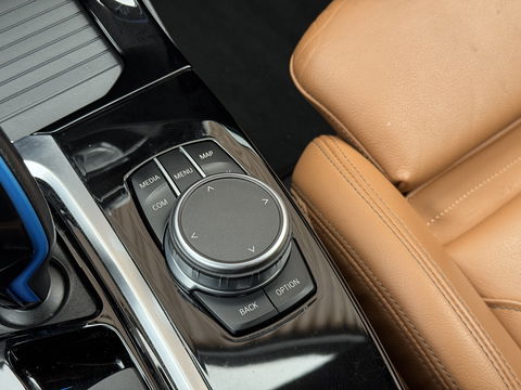 BMW iX3 High Executive 80 kWh | SOH 96,8 % | Panoramadak | Apple Carplay | Keyless | Sfeerverlichting | HUD | BLIS | Navigatie | Cruise Control |