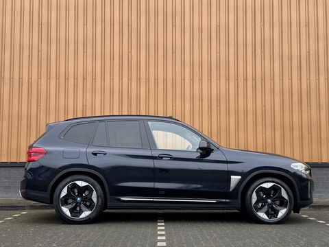BMW iX3 High Executive 80 kWh | SOH 96,8 % | Panoramadak | Apple Carplay | Keyless | Sfeerverlichting | HUD | BLIS | Navigatie | Cruise Control |
