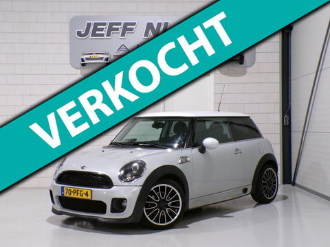 MINI Mini 1.6 JCW Cooper Camden "Origineel NL!" John Cooper Works Xenon Harman-Kardon Bluetooth Navigatie Airco 17" Nieuwe-APK