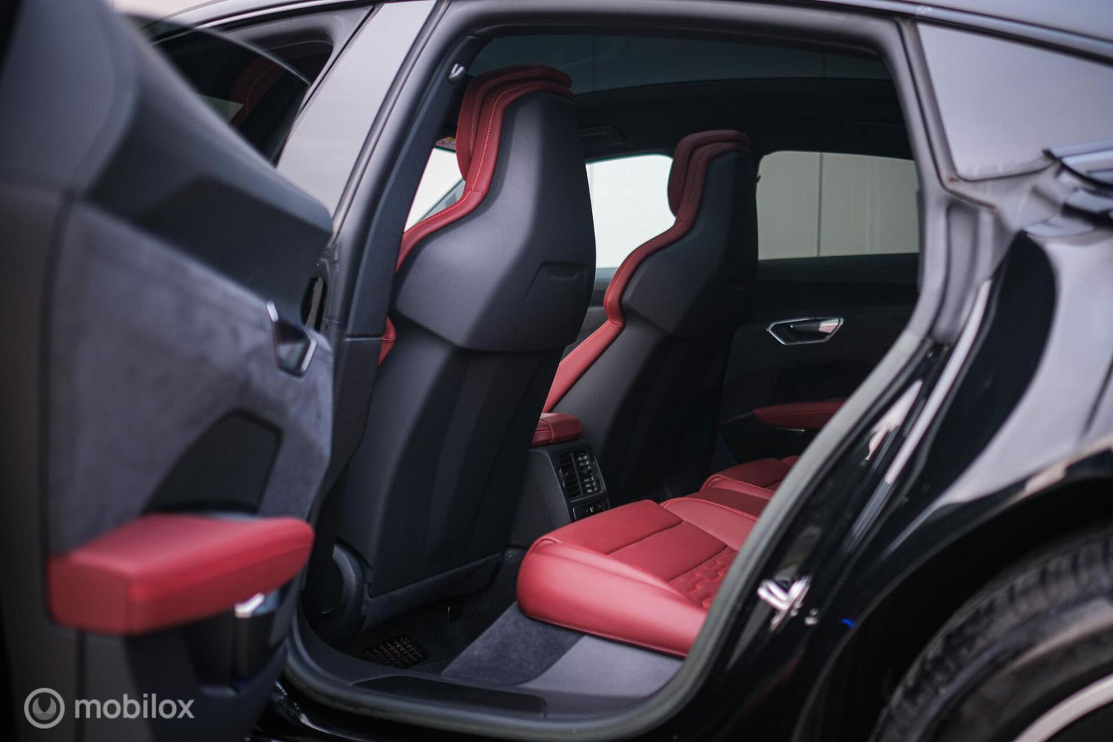 Audi e-tron GT 93 kWh 476 pk | B&O | Carbid Brakes | Stoelventilatie | Adaptive | HUD | S line | 360 cam | BTW auto | Dealer onderhouden | Rijk