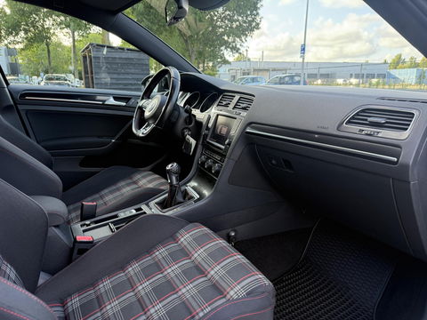 Volkswagen Golf 2.0 TSI GTI
