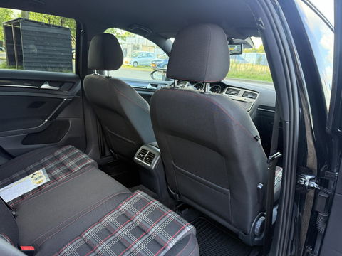 Volkswagen Golf 2.0 TSI GTI