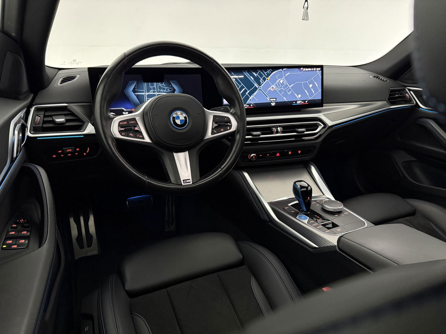BMW i4 eDrive40 84 kWh M-Sport | SOH 94% | Snelladen | Pano | BMW Laser | Widescreen | Virtual | Adap. Cruise | Sfeer | Carplay | Camera | Stoelverw.