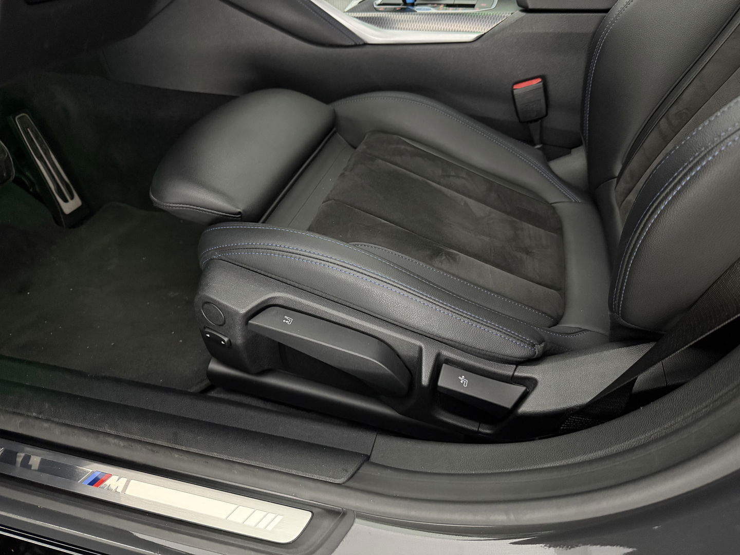 BMW i4 eDrive40 84 kWh M-Sport | SOH 94% | Snelladen | Pano | BMW Laser | Widescreen | Virtual | Adap. Cruise | Sfeer | Carplay | Camera | Stoelverw.