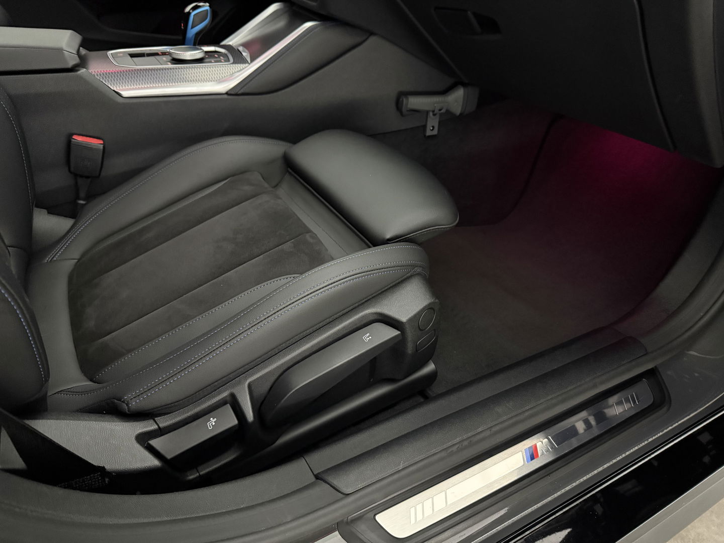 BMW i4 eDrive40 84 kWh M-Sport | SOH 94% | Snelladen | Pano | BMW Laser | Widescreen | Virtual | Adap. Cruise | Sfeer | Carplay | Camera | Stoelverw.