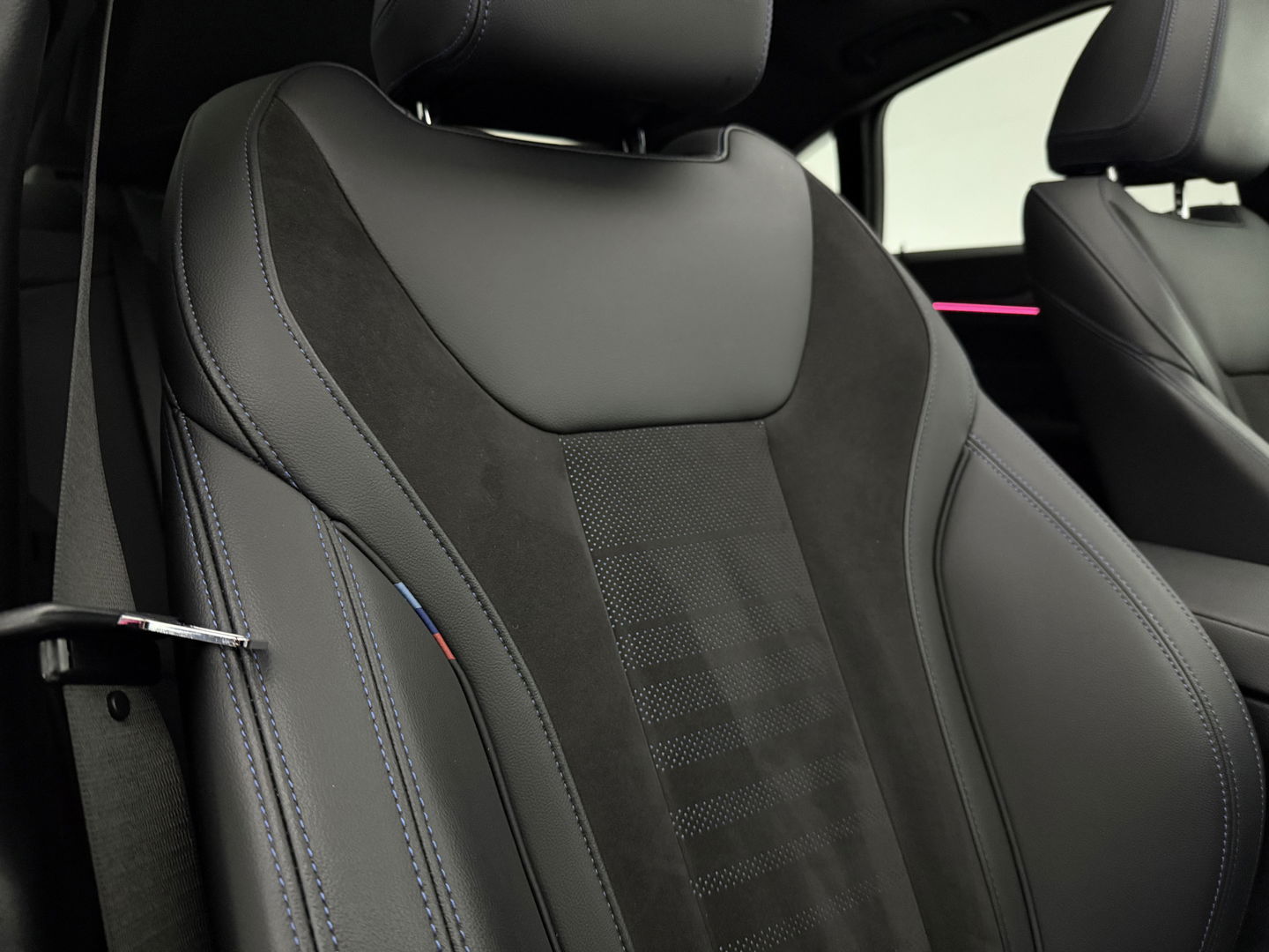 BMW i4 eDrive40 84 kWh M-Sport | SOH 94% | Snelladen | Pano | BMW Laser | Widescreen | Virtual | Adap. Cruise | Sfeer | Carplay | Camera | Stoelverw.