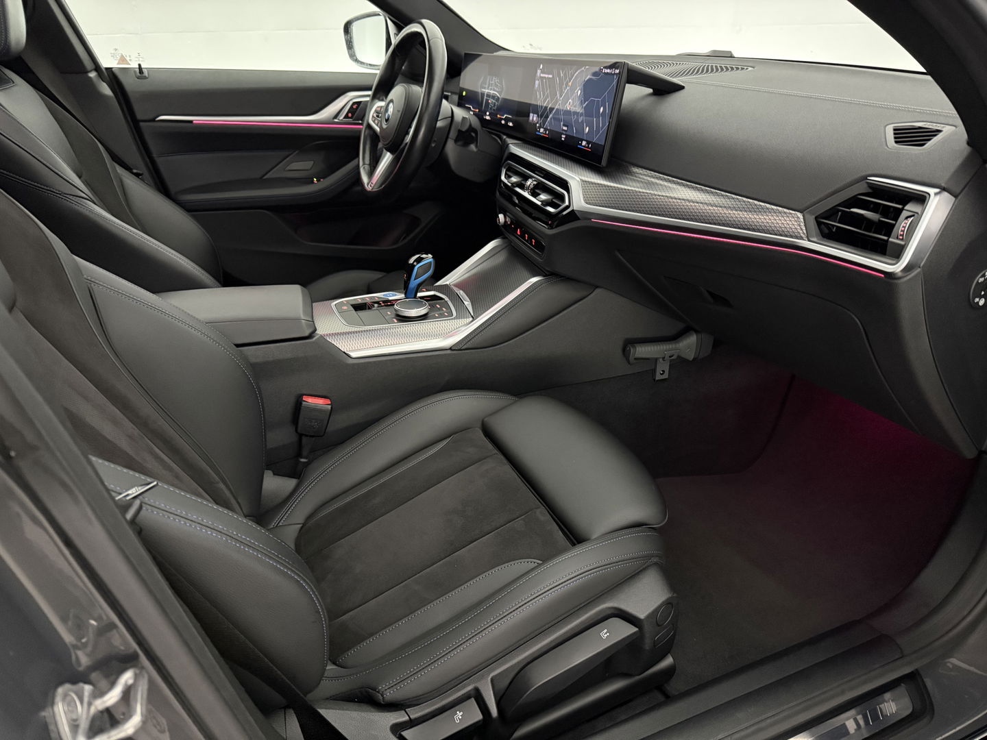 BMW i4 eDrive40 84 kWh M-Sport | SOH 94% | Snelladen | Pano | BMW Laser | Widescreen | Virtual | Adap. Cruise | Sfeer | Carplay | Camera | Stoelverw.