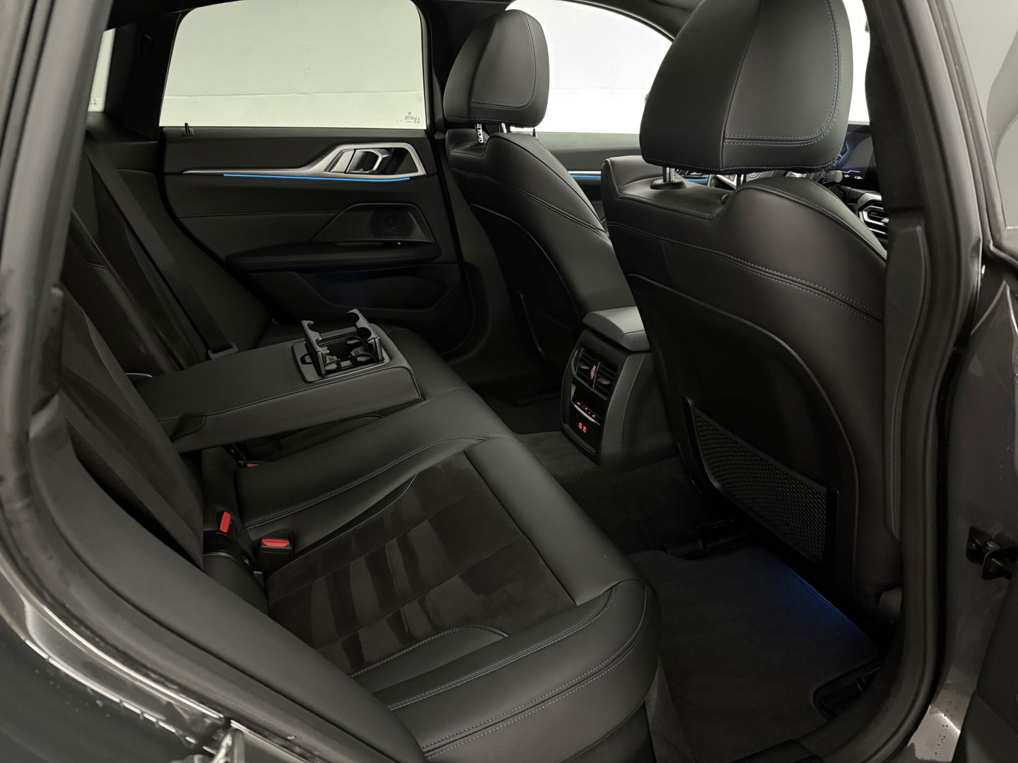 BMW i4 eDrive40 84 kWh M-Sport | SOH 94% | Snelladen | Pano | BMW Laser | Widescreen | Virtual | Adap. Cruise | Sfeer | Carplay | Camera | Stoelverw.