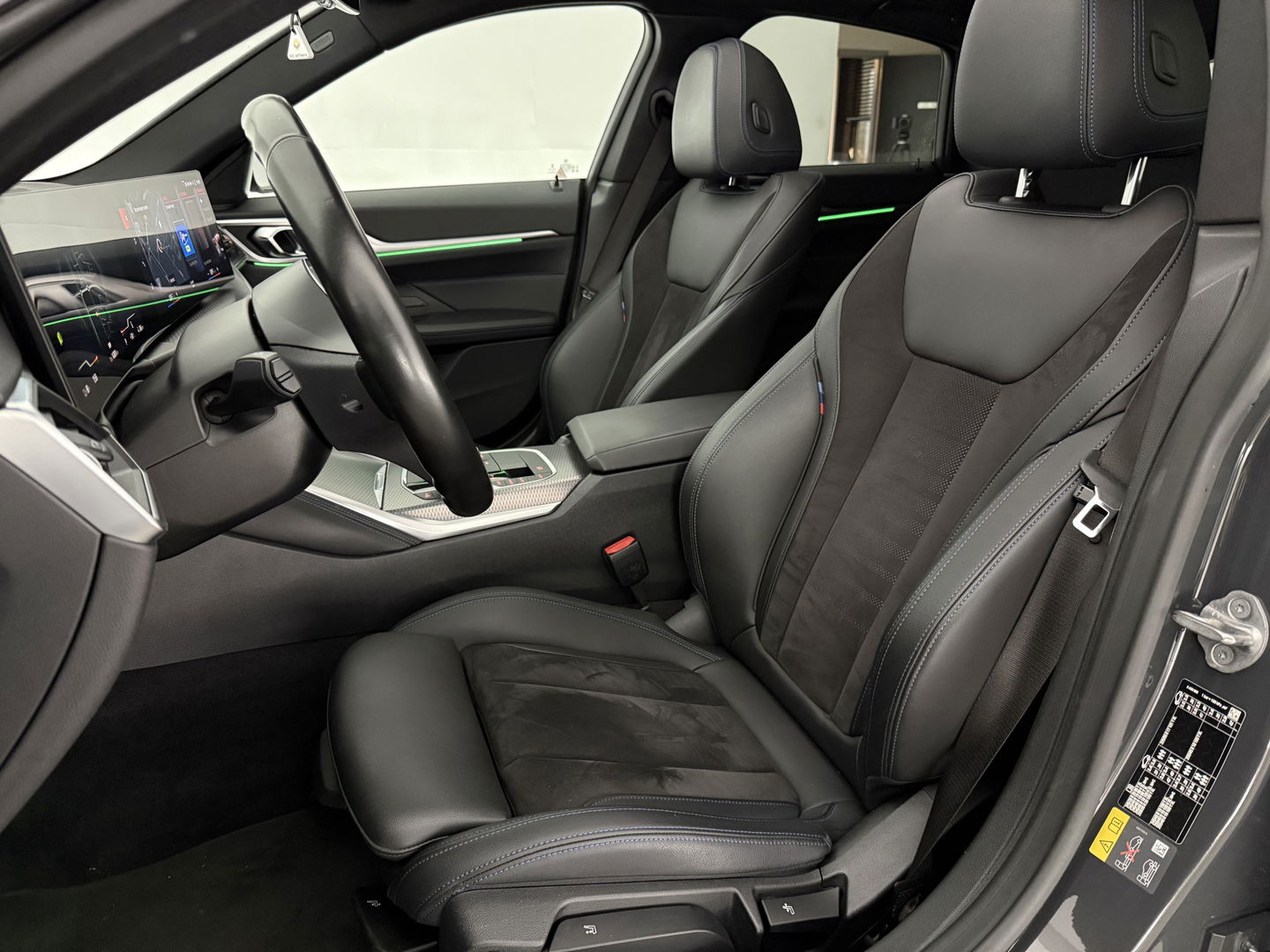 BMW i4 eDrive40 84 kWh M-Sport | SOH 94% | Snelladen | Pano | BMW Laser | Widescreen | Virtual | Adap. Cruise | Sfeer | Carplay | Camera | Stoelverw.