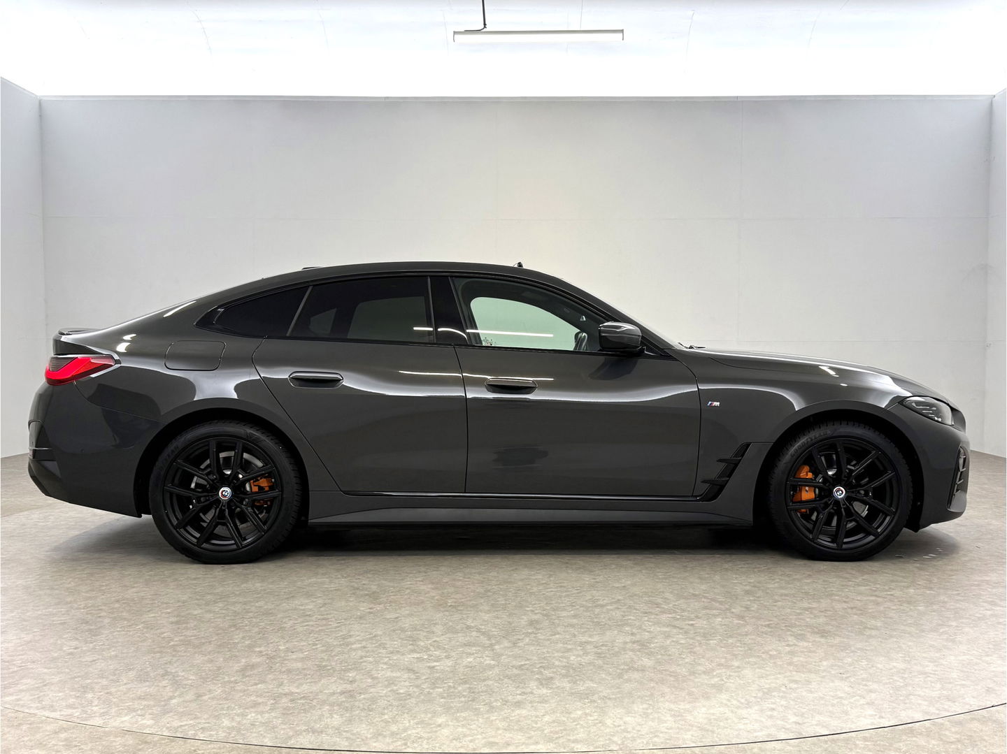 BMW i4 eDrive40 84 kWh M-Sport | SOH 94% | Snelladen | Pano | BMW Laser | Widescreen | Virtual | Adap. Cruise | Sfeer | Carplay | Camera | Stoelverw.